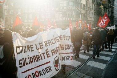 Fransız Hükümeti'nin devlet acil karşı gösteri