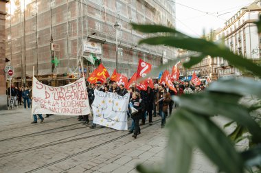 Fransız Hükümeti'nin devlet acil karşı gösteri