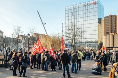 Fransız Hükümeti'nin devlet acil karşı gösteri