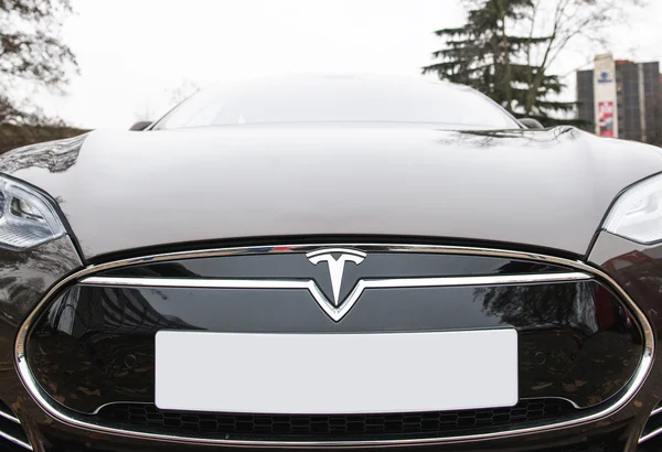 Новий автомобілів Тесла з номерків пусту — стокове фото