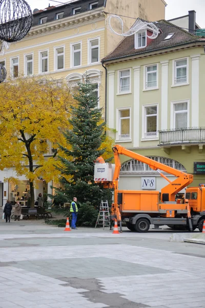 Installation av julpynt och granen Tyskland — Stockfoto