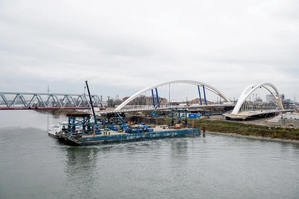 Instalación y construcción del nuevo puente — Foto de Stock