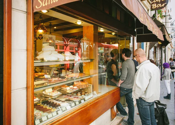 Französisch Bäckerei Schlange paris, Frankreich Gebäck süße Speisen — Stockfoto