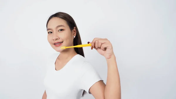 Asiatique Adolescent Visage Avec Accolades Brosse Dents Souriant Caméra Pour — Photo