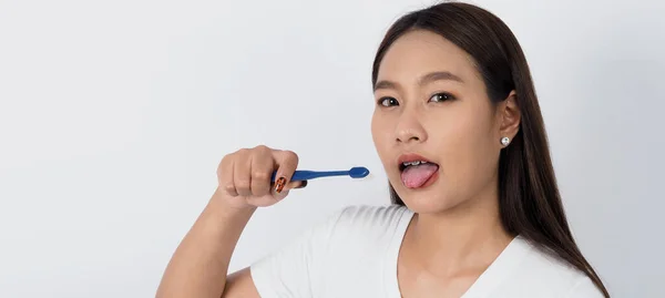 Asiatique Adolescent Visage Avec Accolades Brosse Dents Souriant Caméra Pour — Photo