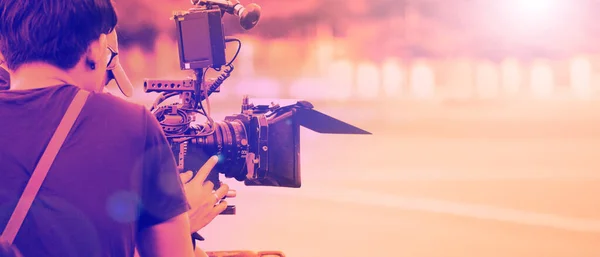Elokuvateollisuus Kuvaaminen Ammattimaisella Kameralla Videografi Tilalla Kamera Dslr Kamppeet Tai — kuvapankkivalokuva