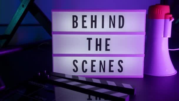 Achter Schermen Letterbordtekst Lightbox Studio Kleurwisselend Achtergrondlicht Cinema Light Box — Stockvideo