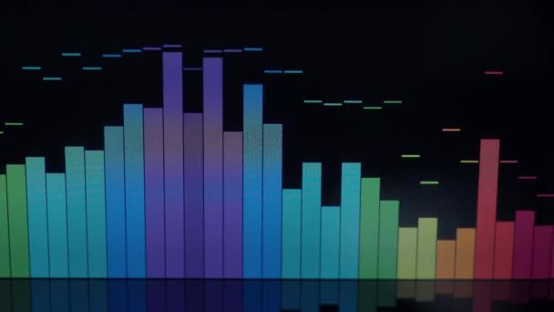 音楽イコライザーバー 黒の背景ループアニメーション上のオーディオ波形イコライザー 音楽や音波映像 音楽イコライザーの抽象的な色です 勾配スペクトル棒グラフ 光ると脈動 — ストック動画