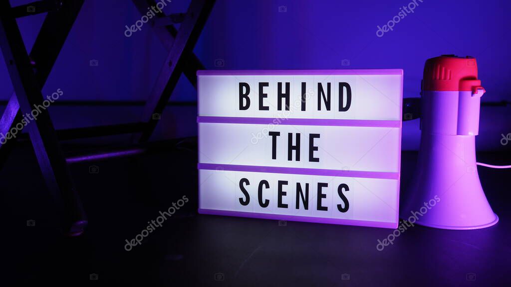 Texto entre bastidores en el cartón Lightbox o Cinema Light box