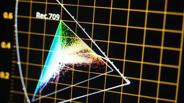 스크린의 그레이딩 그래프 Rgb 그래픽 막대가 모니터에 표시된다 비디오 과정의 — 스톡 사진