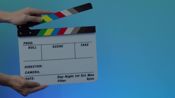 Película Clapperboard Hombre Mano Sostener Mover Hasta Pizarra Película Marco — Vídeo de stock