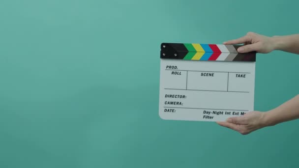 Film Clapperboard Homme Tient Main Remonte Ardoise Film Dans Cadre — Video