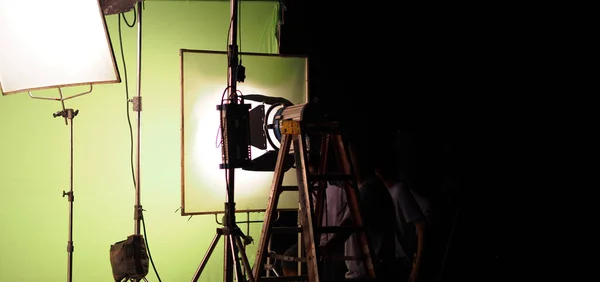 写真や映画のビデオのためのスタジオライト機器 プロの撮影と画面の背景のためのライトセット Ledビデオ制作のための洪水光とスポットライト セットアップには バーンドアソフトボックスが含まれます — ストック写真