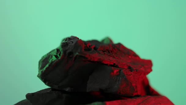 Kömür Kömürü Doğal Ahşap Geleneksel Siyah Kömür Döngüsü Renkli Led — Stok video