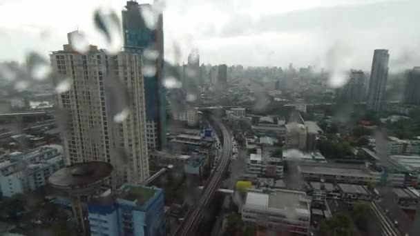 Regndroppe Fönstret Flygfoto Regnar Utanför Vardagsrumsfönstret Regnperioden Bangkok Thailand Utanför — Stockvideo