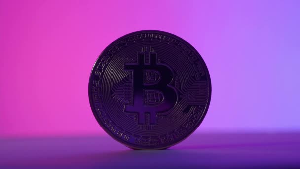 Bitcoin Skuggan Och Ljuset Cryptocurrency Bitcoin Och Pink Blue Färg — Stockvideo