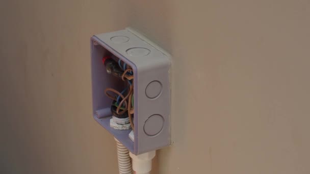 Reparaciones Enchufes Eléctricos Cables Extensión Por Electricista Profesional Con Equipos — Vídeos de Stock