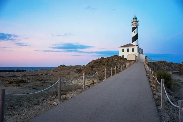 Sonnenuntergang über dem schönen Leuchtturm Stockfoto