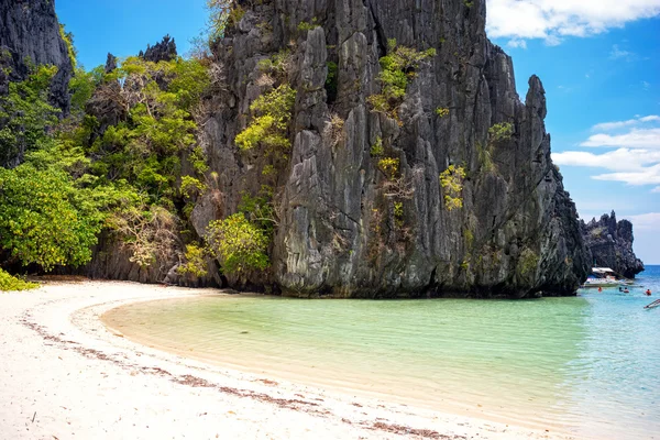 Praia escondida em El Nido — Fotografia de Stock