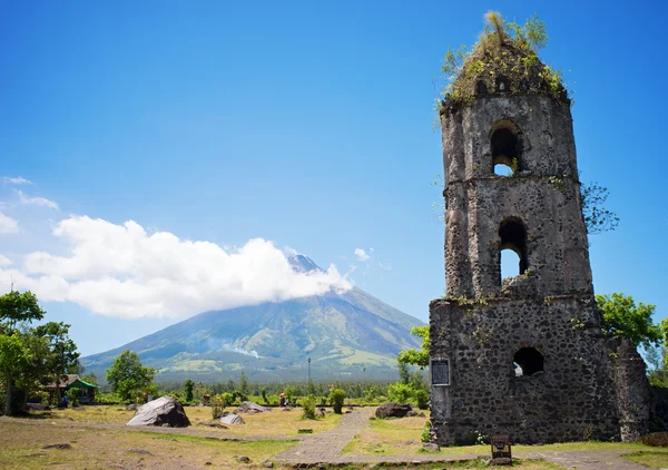 Cagsawa church — Stock Photo, Image