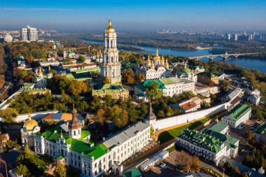 Kiev Pechersk Lavra ve Anavatan Anıtı. Ukrayna 'nın Kyiv kentindeki UNESCO dünya mirası