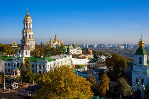 Kiev Pechersk Lavra e o Monumento da Pátria. Património Mundial da UNESCO em Kiev, Ucrânia — Fotografia de Stock