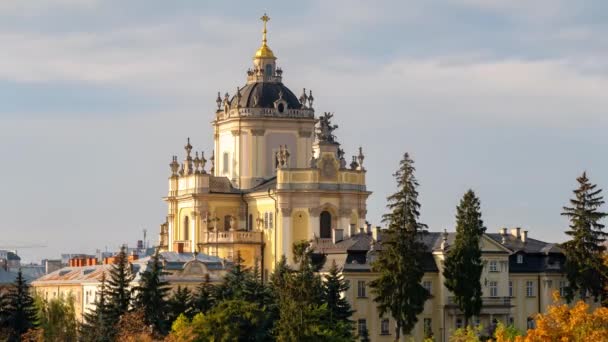 Lviv Den viktigaste helgedomen i den ukrainska grekisk-katolska kyrkan St. Jura Cathedral. Tidsfrister — Stockvideo