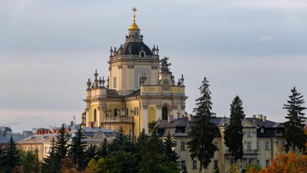 Lviv Den viktigaste helgedomen i den ukrainska grekisk-katolska kyrkan St. Jura Cathedral. Tidsfrister — Stockvideo