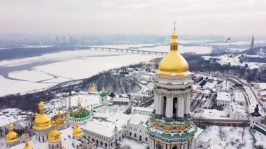 Kiev-Pechersk Lavra. Bir Kışın yağan kar. Kiev, Ukrayna