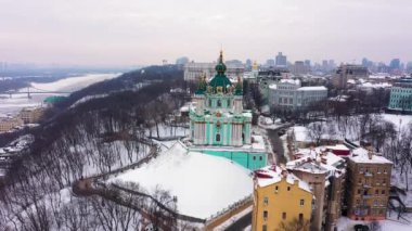 Ukrayna, Kiev 'deki Podol ve St. Andrews kilisesinin hava manzarası