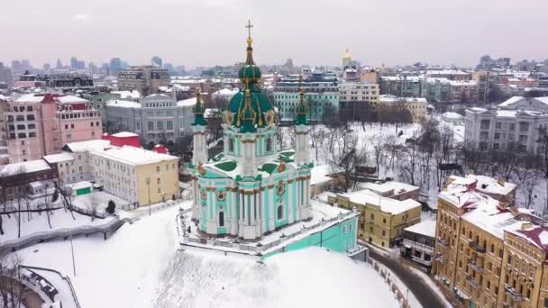 Vue aérienne de l'église Podol et St. Andrews à Kiev, Ukraine — Video