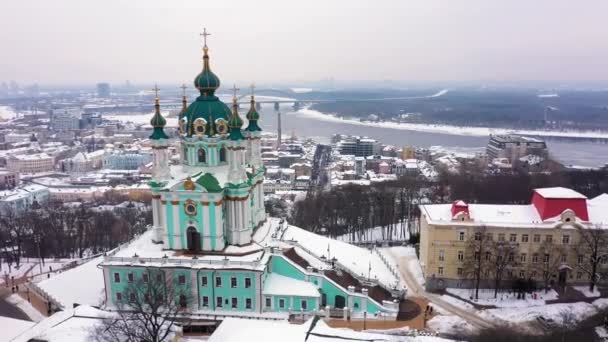 Aerial view of Podol and St. Andrews church in Kiev, Ukraine — Stock Video