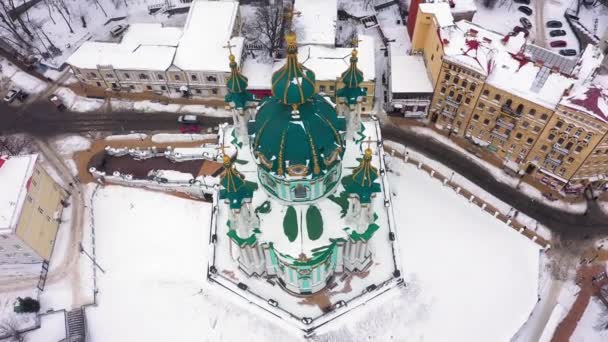 Aerial view of Podol and St. Andrews church in Kiev, Ukraine — Stock Video