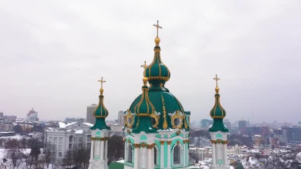 Vue aérienne de l'église Podol et St. Andrews à Kiev, Ukraine — Video