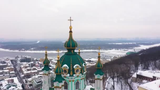 Vue aérienne de l'église Podol et St. Andrews à Kiev, Ukraine — Video