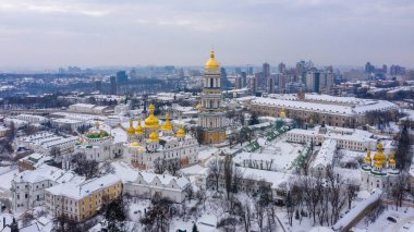 Kışın Kiev Mağara Manastırı manzarası