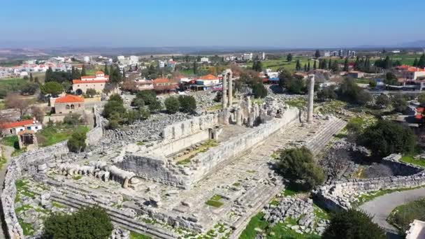 Ancienne rue commerçante avec rangées de colonnes en Magnésie, Turquie. — Video