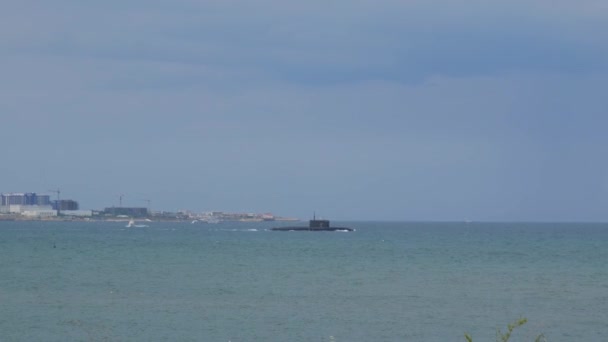 Submarino diésel-eléctrico va al mar — Vídeos de Stock