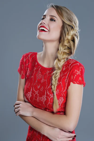 Retrato de mulher de moda com batom vermelho — Fotografia de Stock