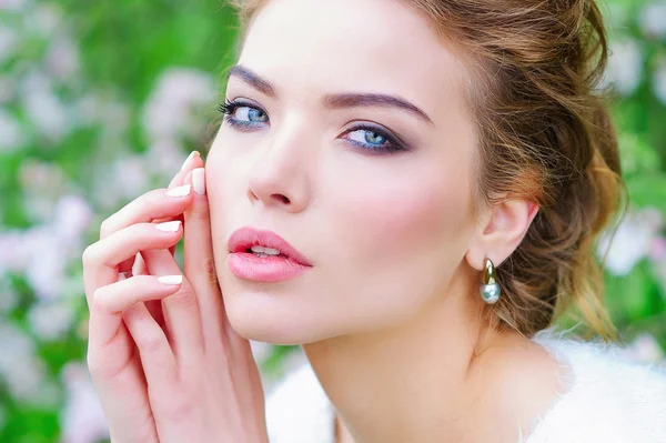 Retrato de belleza de mujer con maquillaje — Foto de Stock