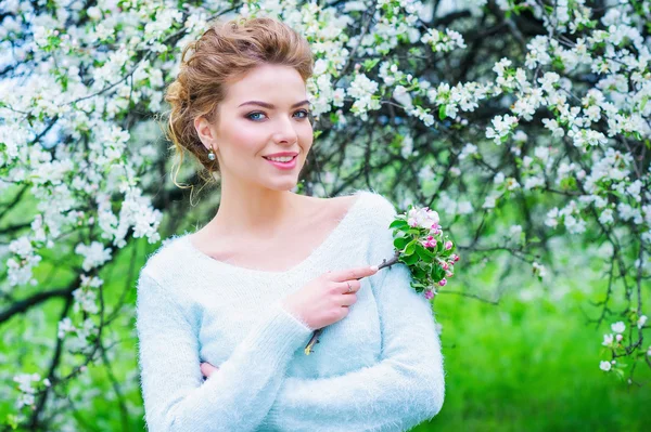 Woman in blooming spring garden — Stock Photo, Image