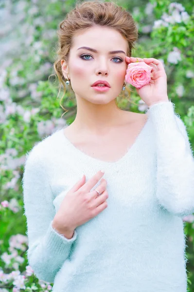 Woman in blooming spring garden — Stock Photo, Image