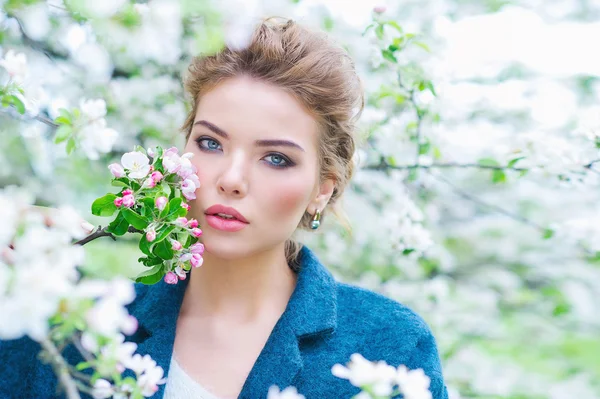 Woman in blooming spring garden — Stock Photo, Image