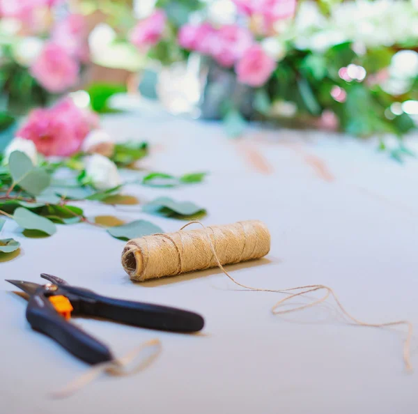 Floristería espacio de trabajo para decorar la recepción de la boda —  Fotos de Stock