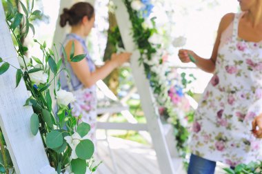 Çiçekçi kadın iş yerinde