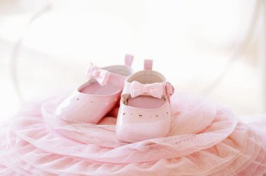 pembe bebek kız ayakkabıları