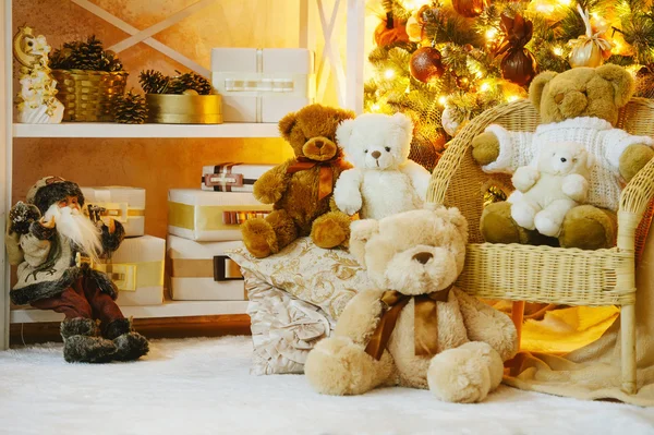 Teddy bears under Christmas tree — Stock Photo, Image