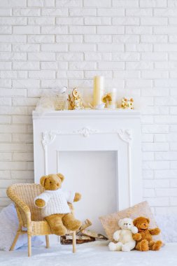 Şömine ve oyuncak ayılar