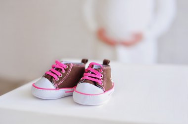 Bebek ayakkabıları.