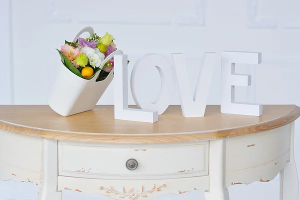 Bouquet of flowers on table — Stock Photo, Image